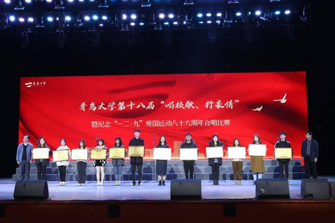 逃离残破的船只